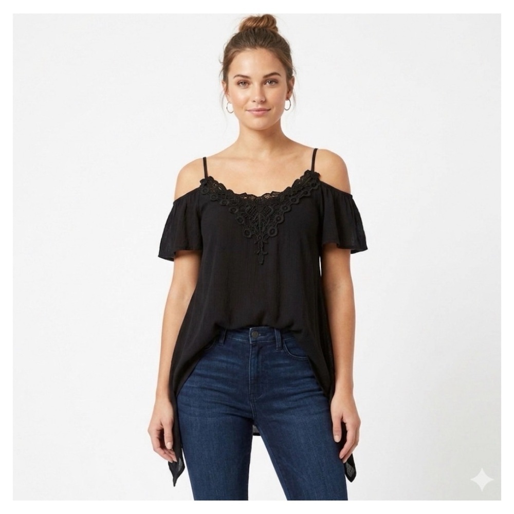 Acemi Cold Shoulder Asymmetrical Hemline Blouse
